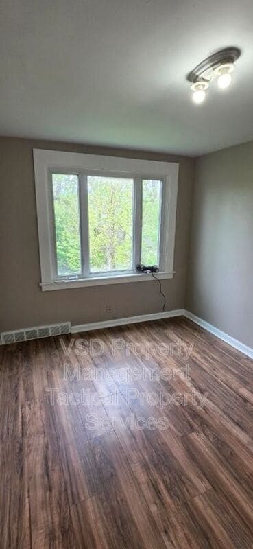Foto del edificio - 3408 E 140th St