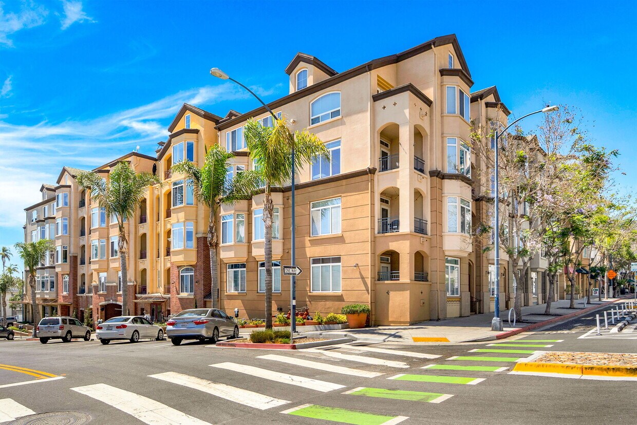 Foto principal - 2400 5th Ave
