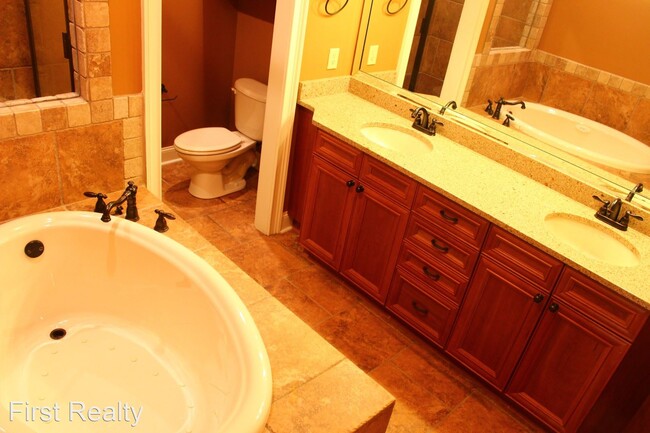 Building Photo - 3 br, 3.5 bath House - 1302 Gatewood Drive