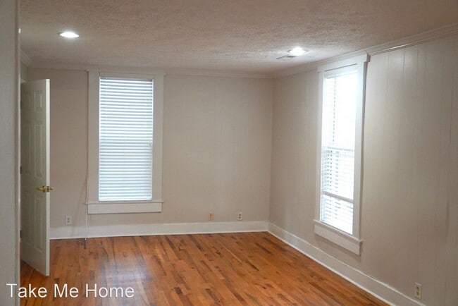 Building Photo - 3 br, 1 bath House - 408 E Elm St