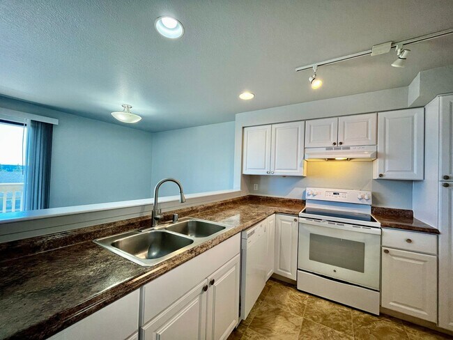 Building Photo - Sunn Fjord Condo, New Paint and New Carpet!