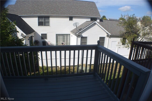 Foto del edificio - 8207 Beacon Pl