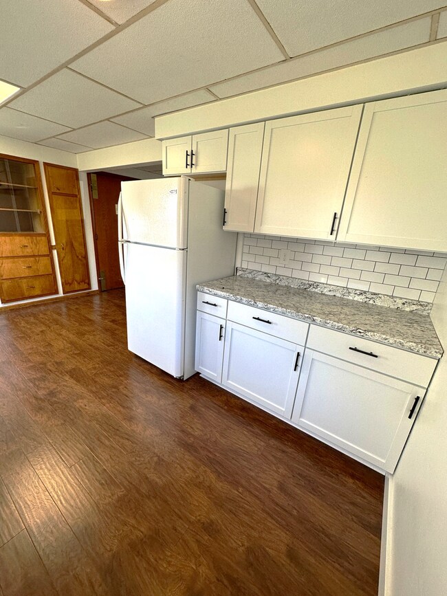 Building Photo - 2-bedroom 1 bedroom in Ellendale - Garage included!