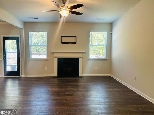 Foto del edificio - 40 Newnan Lakes Dr