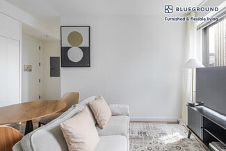 Building Photo - 70 W 45th St