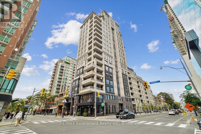 Building Photo - 68-368 Yorkville Ave