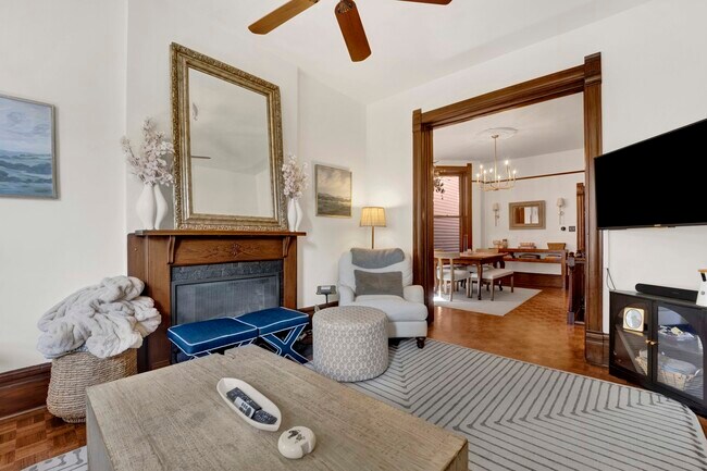 Foto del edificio - 2458 N Burling St