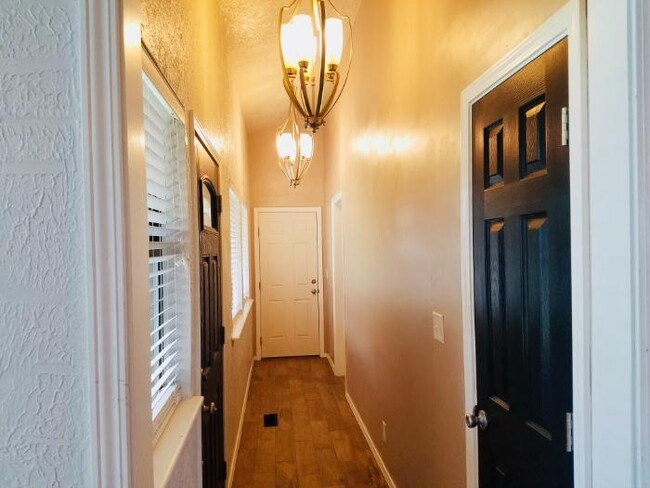 Building Photo - 312 Rosanne St