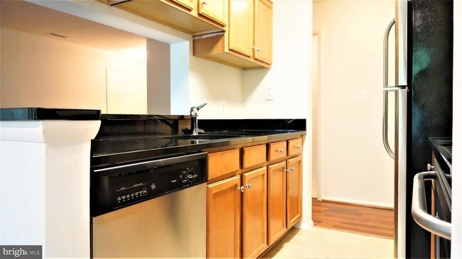 Building Photo - 11655 Chesterfield Ct