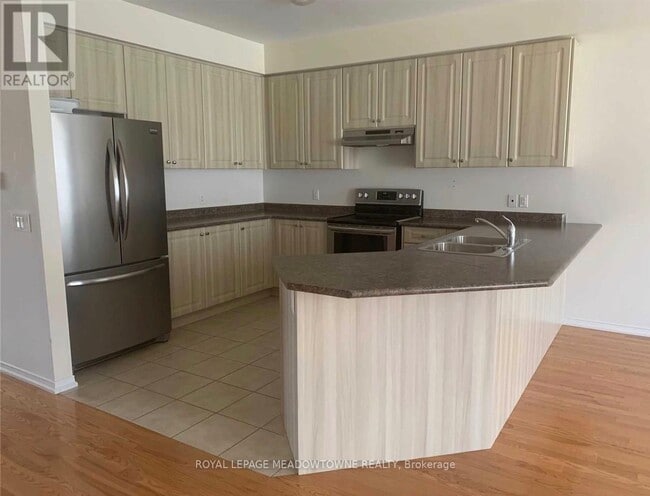 Building Photo - 726 Farmstead Dr