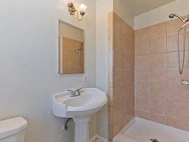 Building Photo - 2574 Crestline Dr