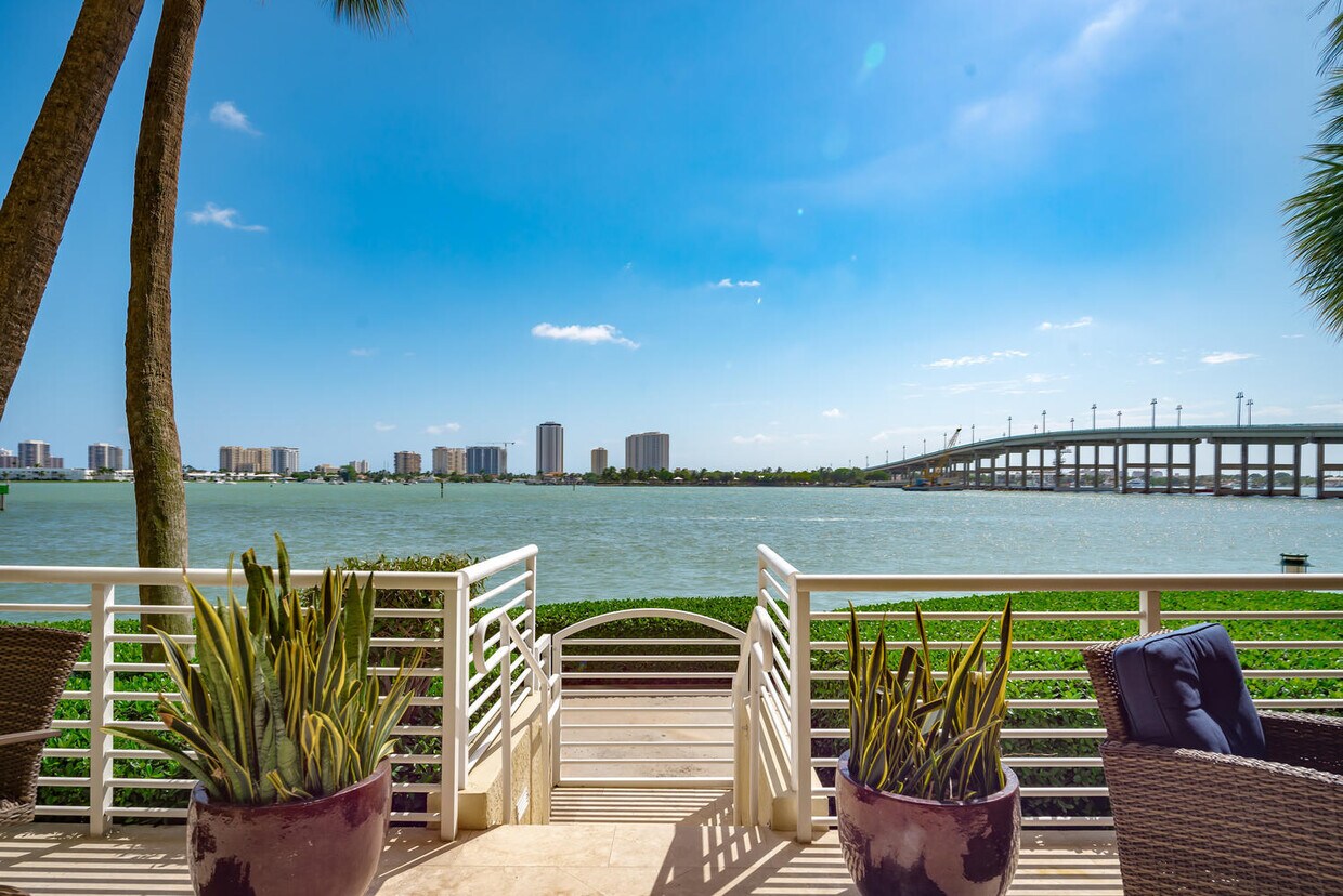 Foto principal - 2640 Lake Shore Dr