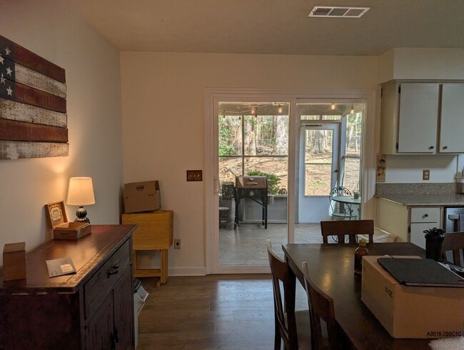 Building Photo - 940 Tacoma Dr