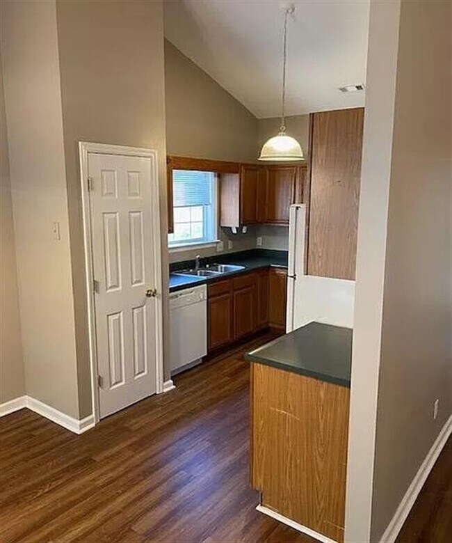 Building Photo - New upgraded