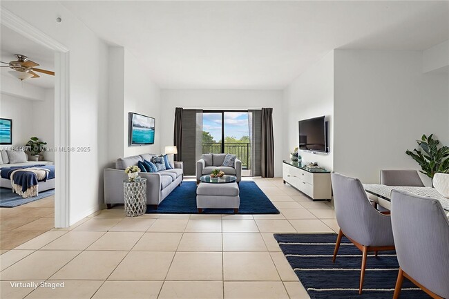 Building Photo - 9340 Fontainebleau Blvd