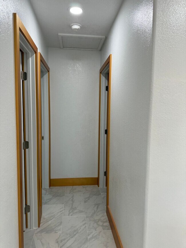 Building Photo - Newly Renovated 2 Bedroom / 1 Bathroom Cottage for Rent in Makawao!