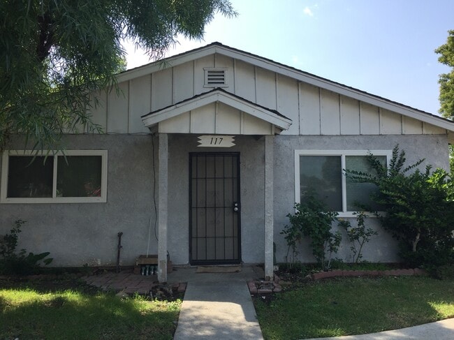 Building Photo - 117 N Tustin Ave