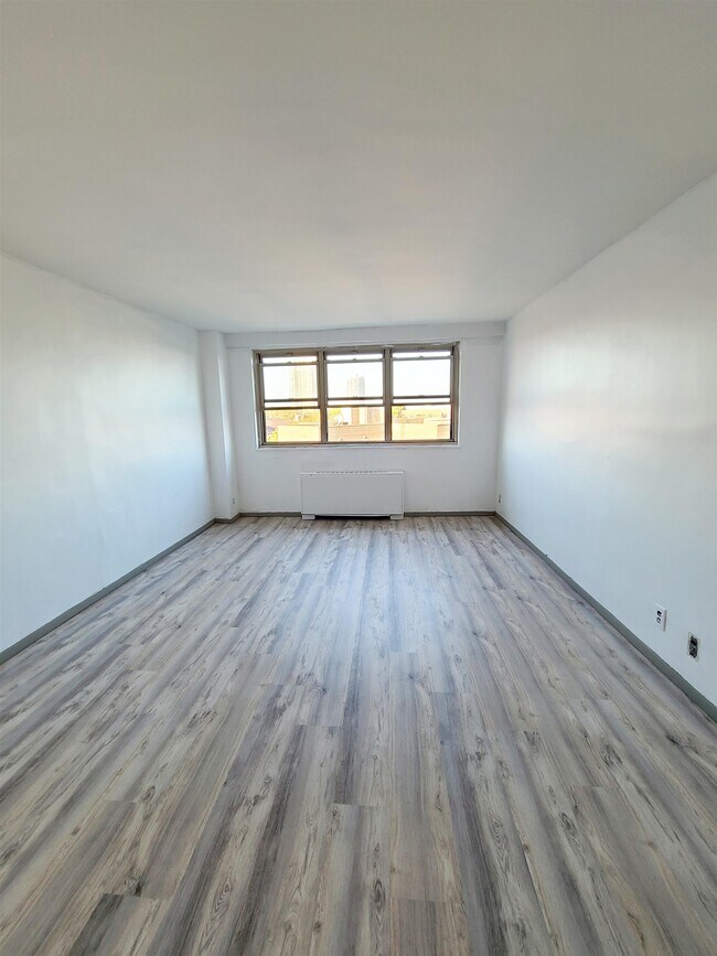 Foto del edificio - 7100 Boulevard E