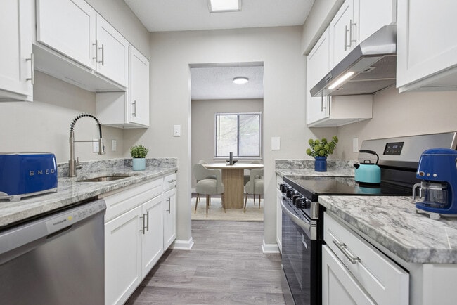 Building Photo - Stonesthrow