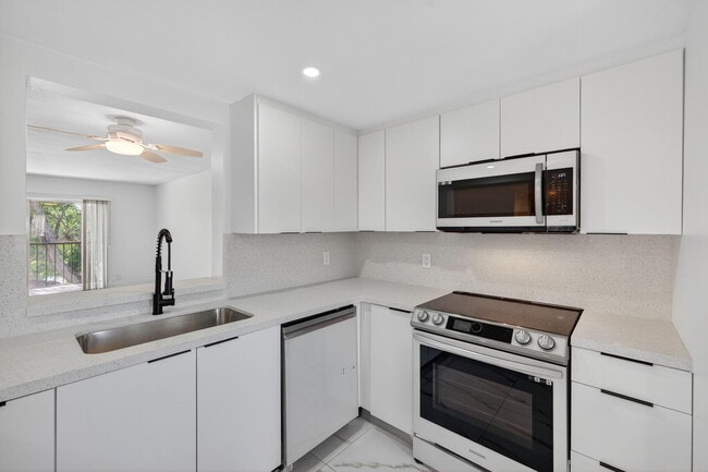 Building Photo - 14375 Strathmore Ln