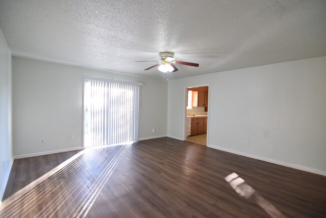 Foto del edificio - 904 Willowbrook St