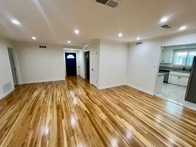 Building Photo - 6666 Sedan Ave