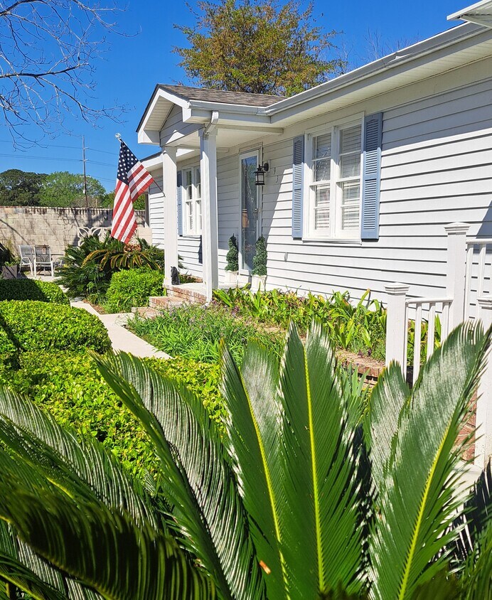 Primary Photo - 933 Battery Ave