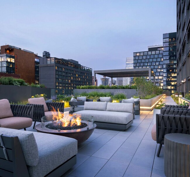 Building Photo - 900 W Washington Blvd