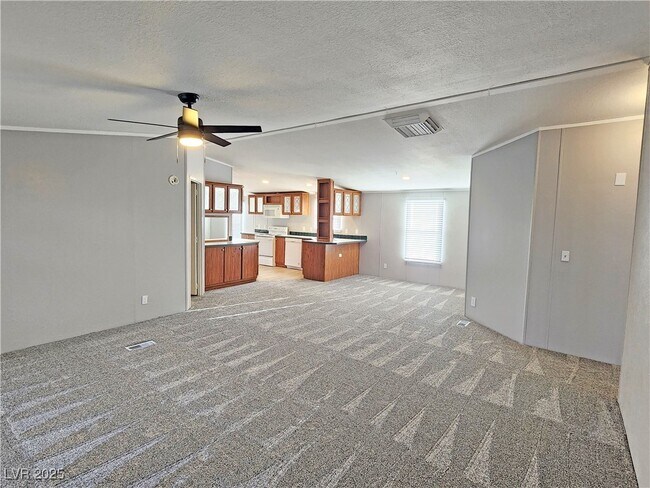 Foto del edificio - 320 W Comstock Cir N