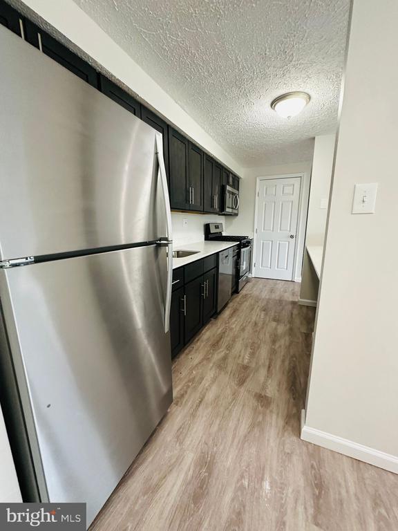 Foto del edificio - 190 Kenwood Dr