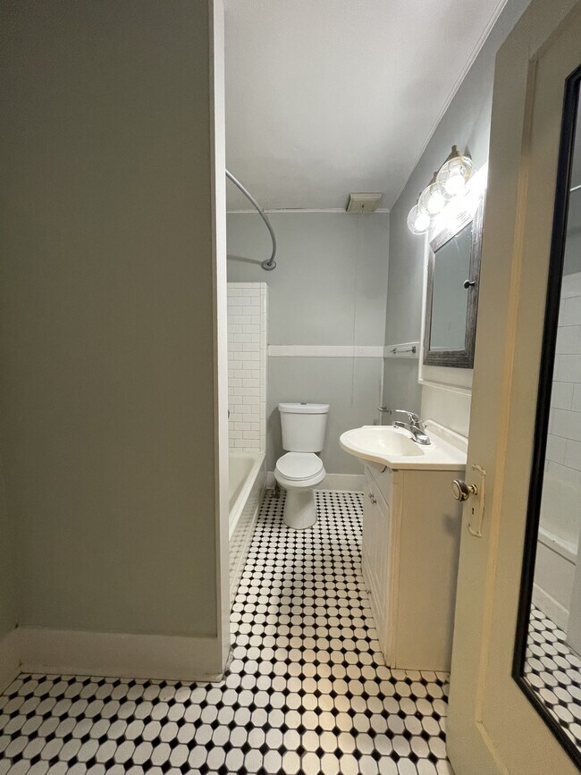Foto del edificio - 650 NE 40th St