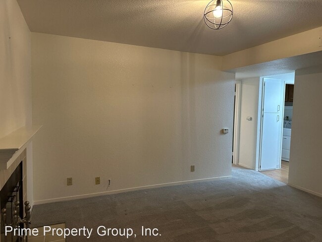 Building Photo - 2 br, 2 bath House - 495 Canyon Oaks Drive...
