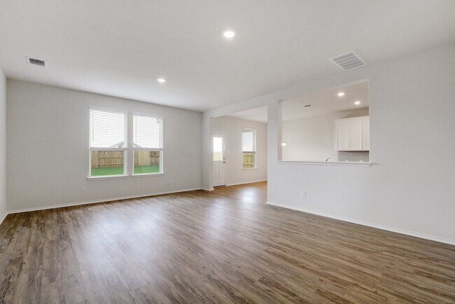 Foto del edificio - 121 Nettletree Dr