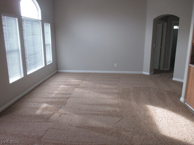 Building Photo - 5514 Big Red Ct