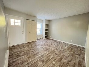Building Photo - 200 Forest Ln