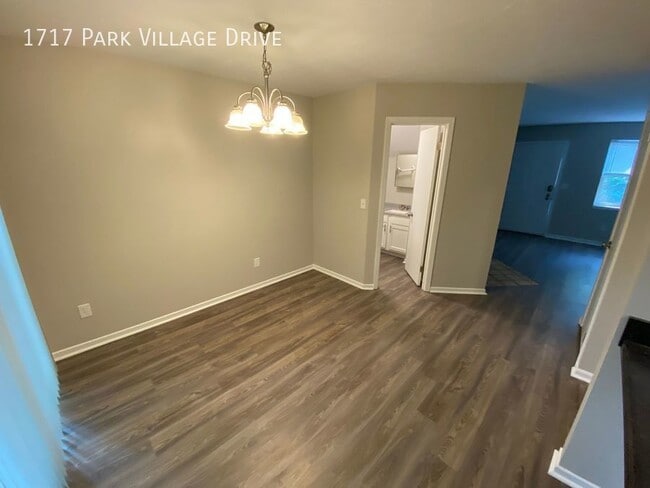 Building Photo - Beautiful Townhome 2 Bed 2.5 Bath!