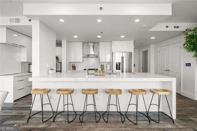 Building Photo - 3338 Peachtree Rd