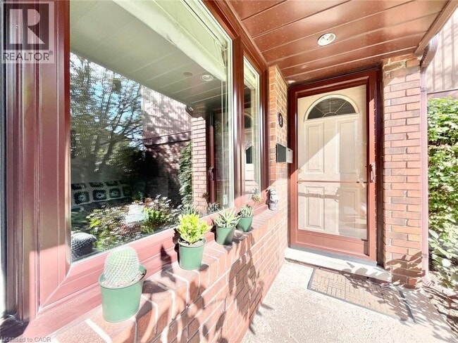 Photo du bâtiment - 279 Sandowne Dr