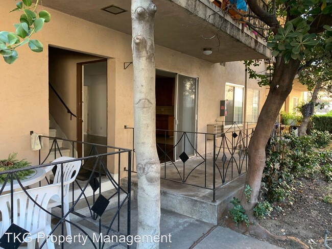 Foto del edificio - 1677 N Lake Ave