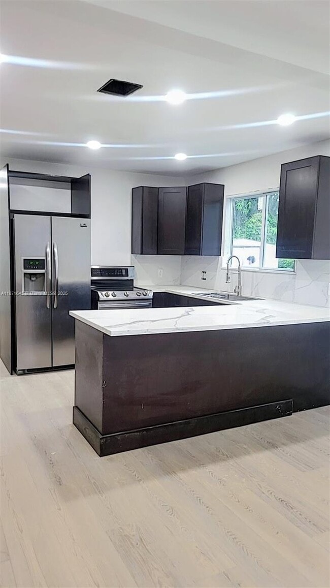 Foto del edificio - 2310 NW 103rd St