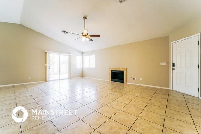 Foto del edificio - 1550 N Blacklawn Ave