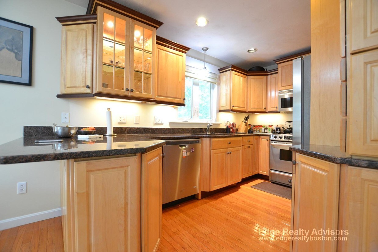 110 Coolidge Hill Rd, Watertown, MA 02472 Apartments in Watertown, MA