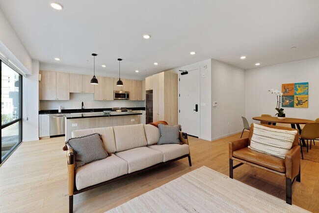 Foto del edificio - Rare New Construction 2 bedroom 2 bath w/p...