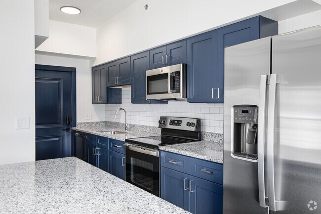 3HAB, 2BA - 1,300 pies cuadrados - 12th & Court Lofts