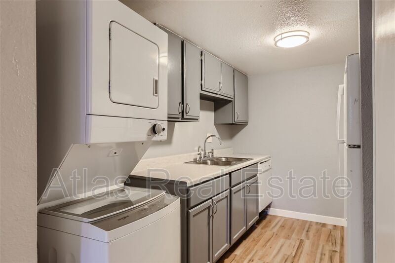 Primary Photo - 636-636 N Shields St