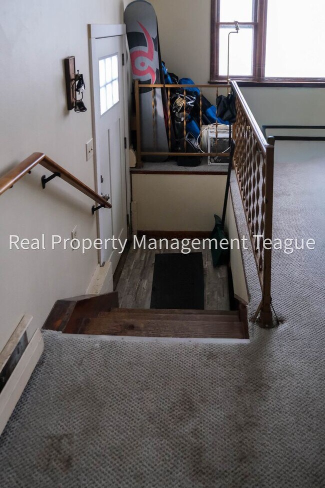 Building Photo - Charming 3 bedrooms in Rensselaer