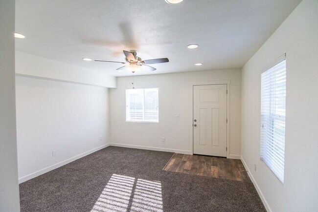 Building Photo - 682 N 130 E