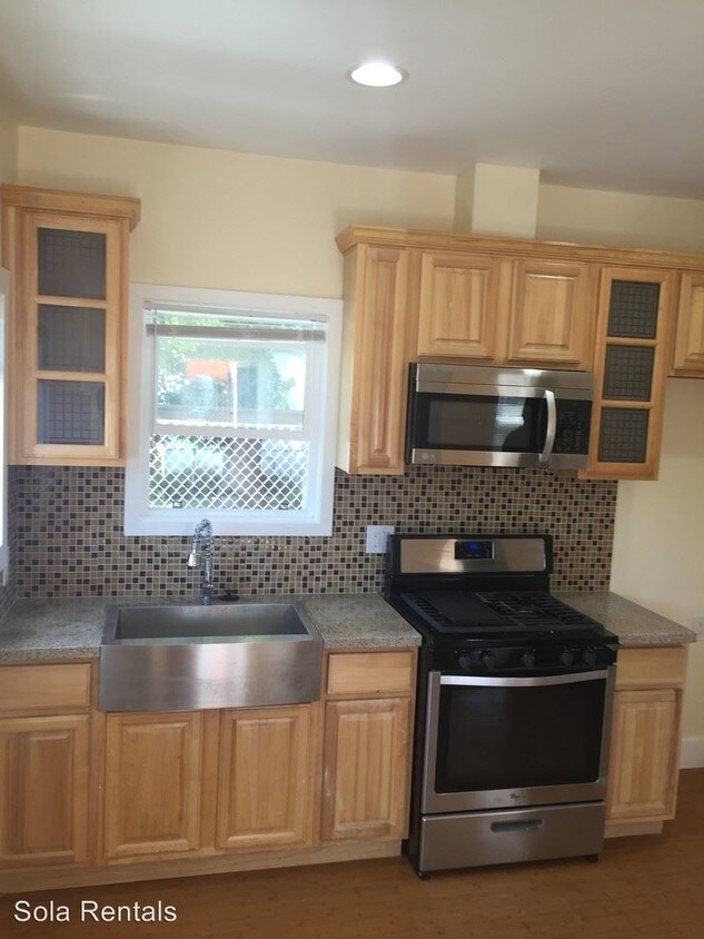 Primary Photo - 886-894 E 43rd Pl