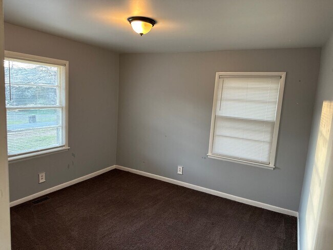 Foto del edificio - For Lease - 2 Bed, 1 Bath, 1100 sqft, Wate...