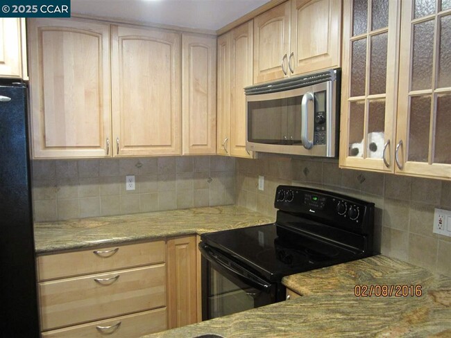 Building Photo - 327 Pantano Cir